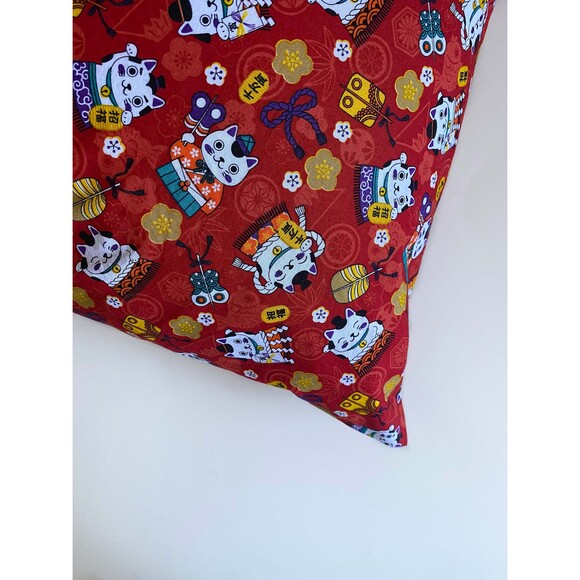 Red Maneki-Neko Pattern Pillowcase | Handmade | 100% Cotton - Picture 3 of 4